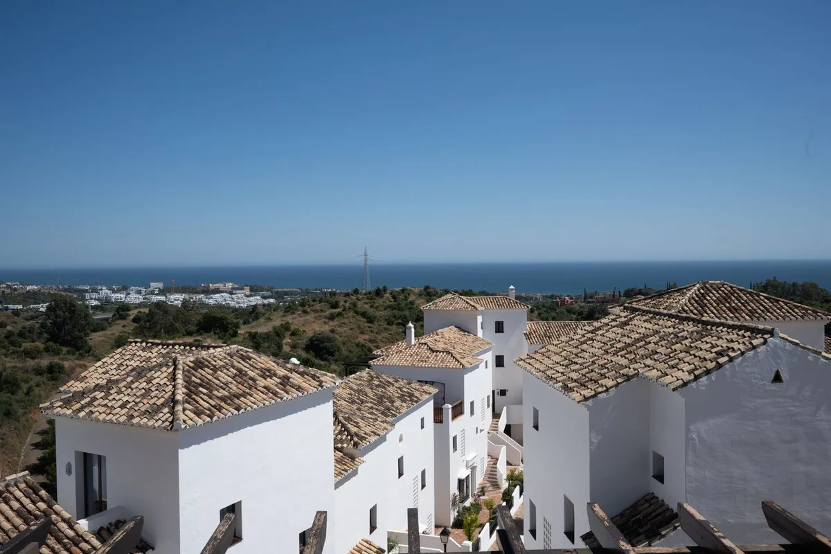 Exklusive Wohnung mit Meerblick in Altos de Los Monteros