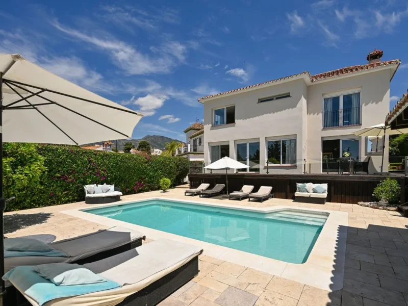 Elegante Villa in Río Real, Marbella an der Costa del Sol