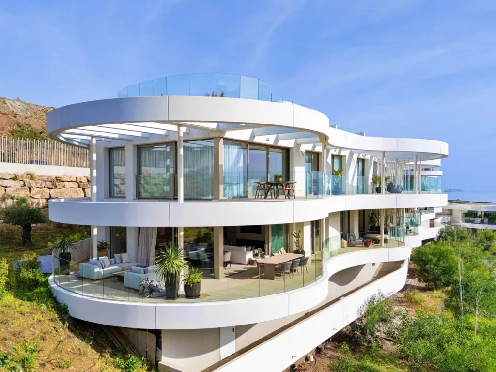 Elegante Erdgeschosswohnung mit privatem Garten in Marbella