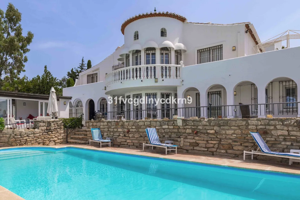 Elegante Villa in Valle Romano, Estepona – Ihr Traumhaus an der Costa del Sol