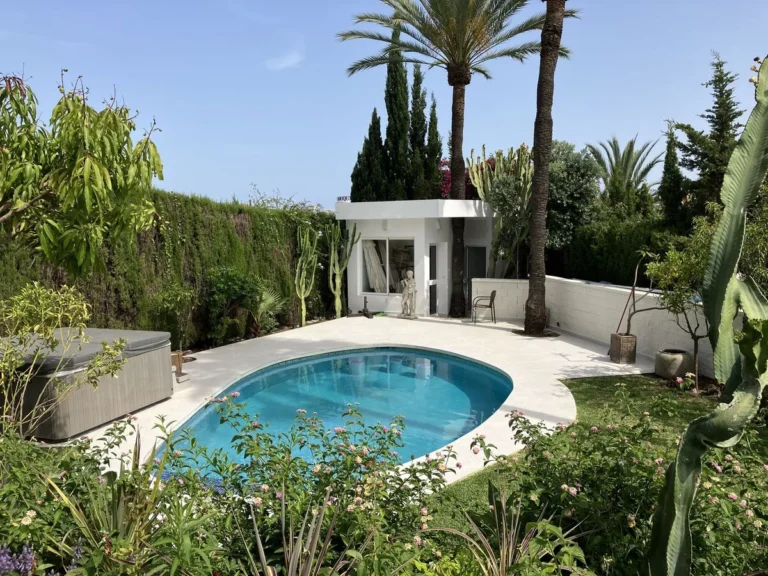 Elegante Villa in Puerto Banús – Mediterranes Wohnerlebnis