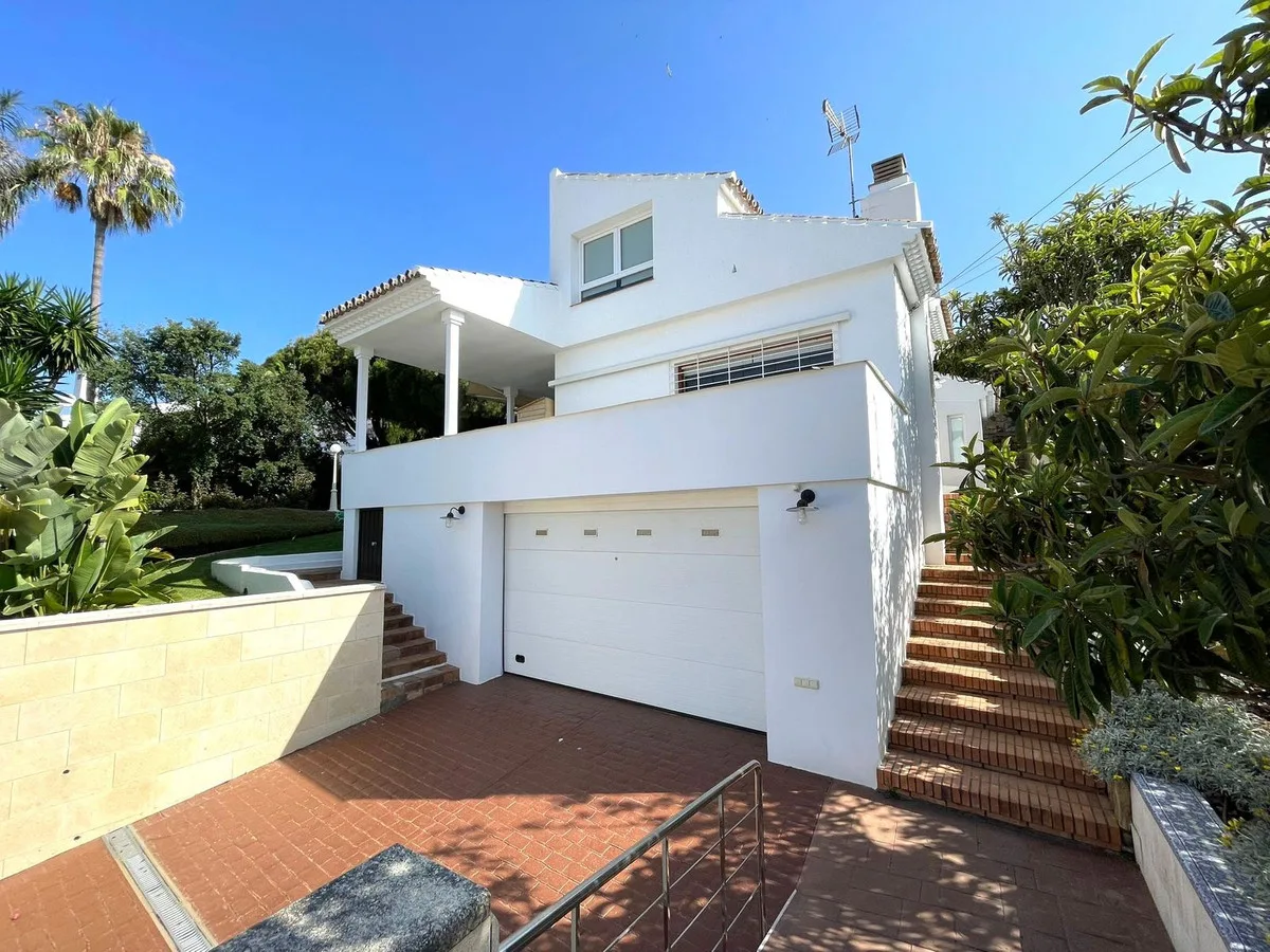 Elegante Villa in Estepona: Ihr Traumhaus an der Costa del Sol