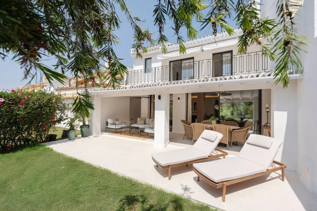 Stilvolles Stadthaus im Golf Valley von Nueva Andalucía