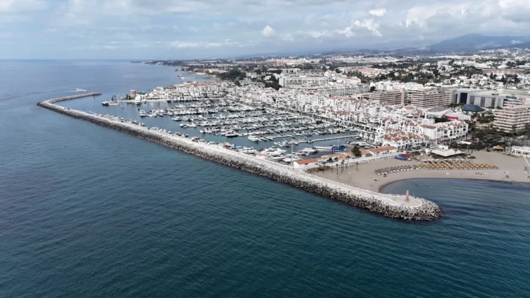 Elegantes Penthouse mit Meerblick in Puerto Banús, Marbella