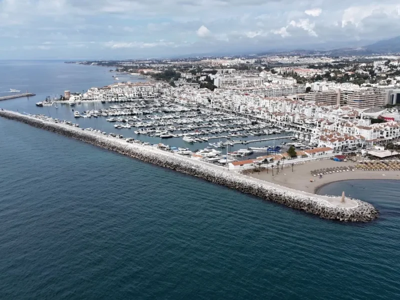 Elegantes Penthouse mit Meerblick in Puerto Banús, Marbella