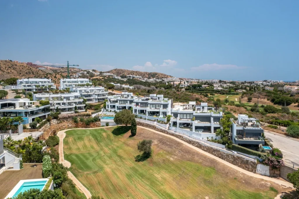 Elegante Wohnung mit Meerblick in Cabopino am Golfplatz
