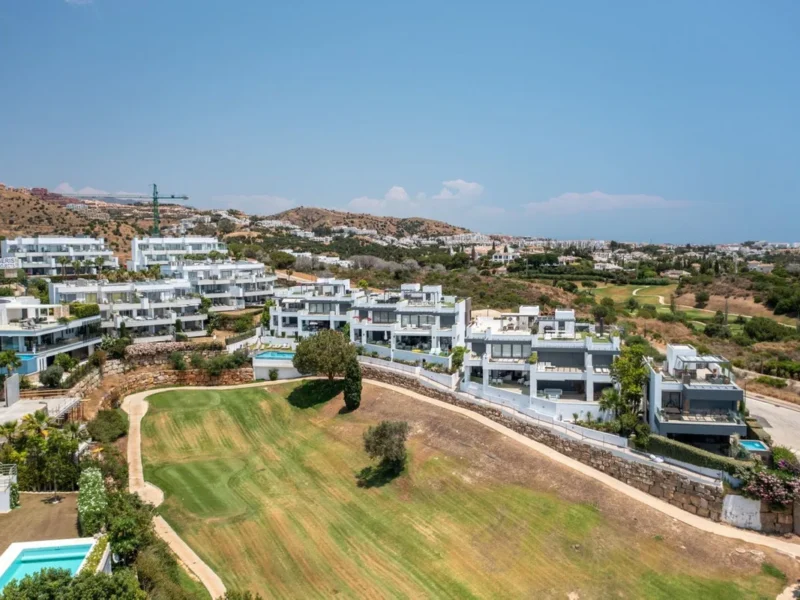 Elegante Wohnung mit Meerblick in Cabopino am Golfplatz