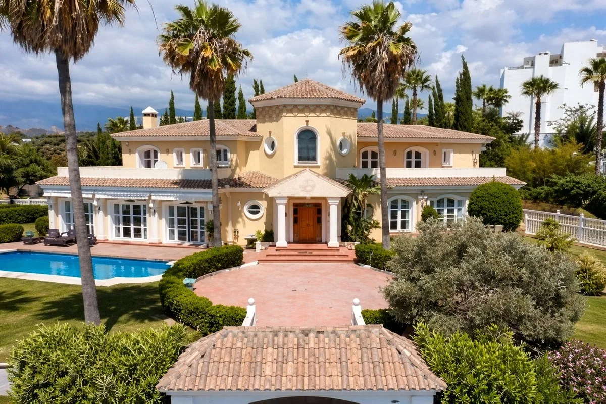 Elegante Villa mit Meerblick in Estepona an der Costa del Sol