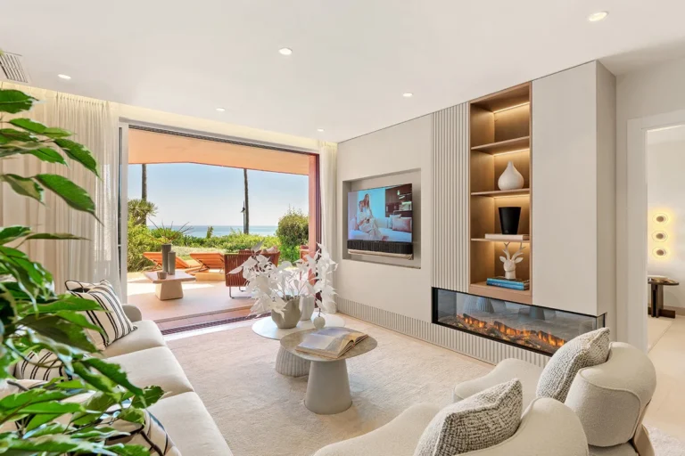 Luxuriöse Erdgeschosswohnung mit Meerblick in Estepona