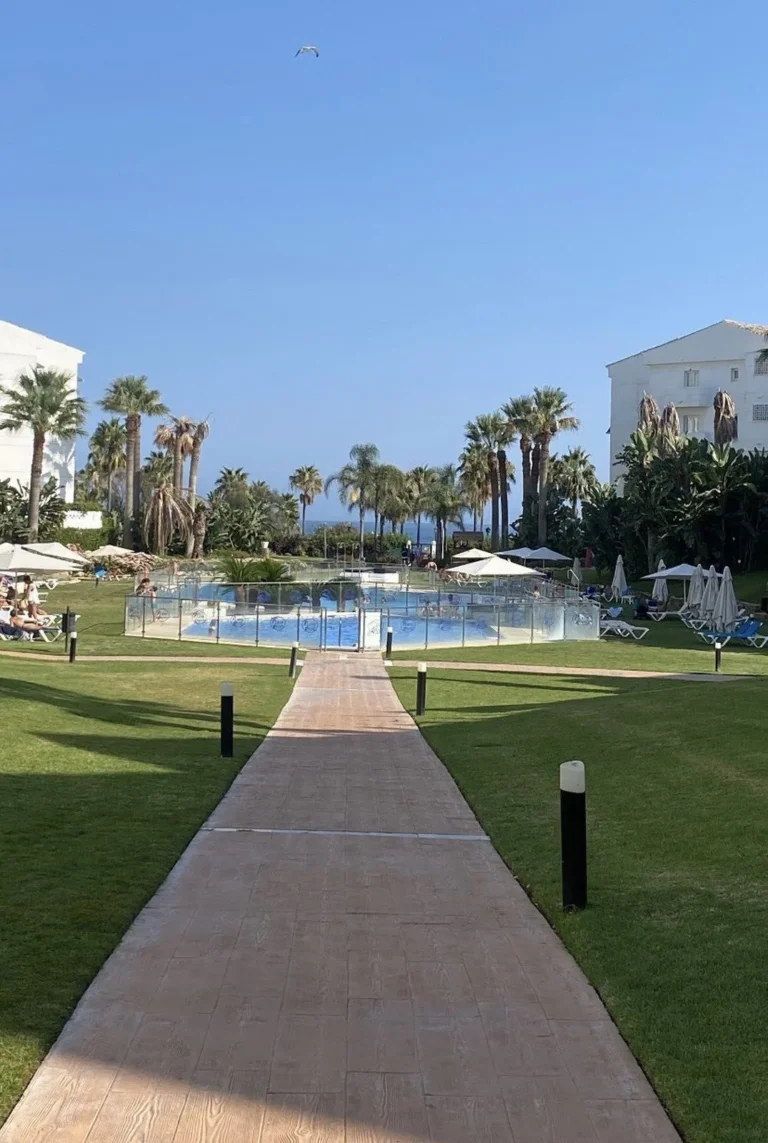 Elegantes Apartment in Playa Rocío, Puerto Banús am Strand