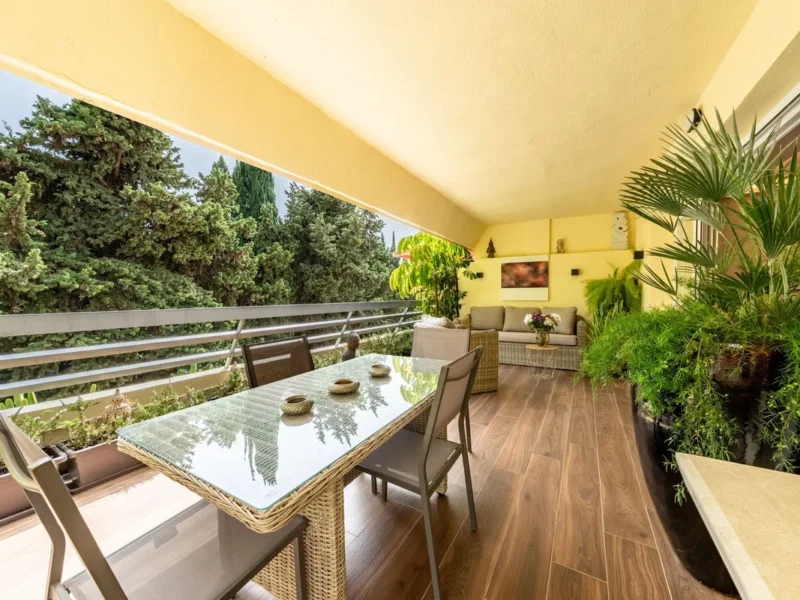 Modernes Apartment mit Blick in Marbella an der Costa del Sol