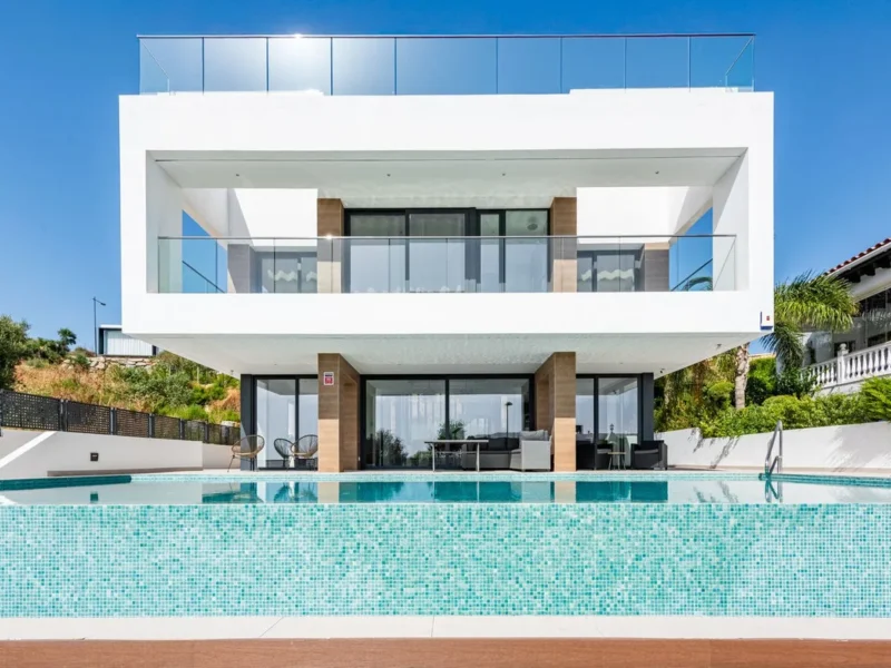 Moderne Villa mit Meerblick in Estepona – Exklusives Wohnerlebnis