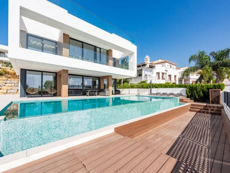 Modern Villa mit Panoramablick in Estepona an der Costa del Sol