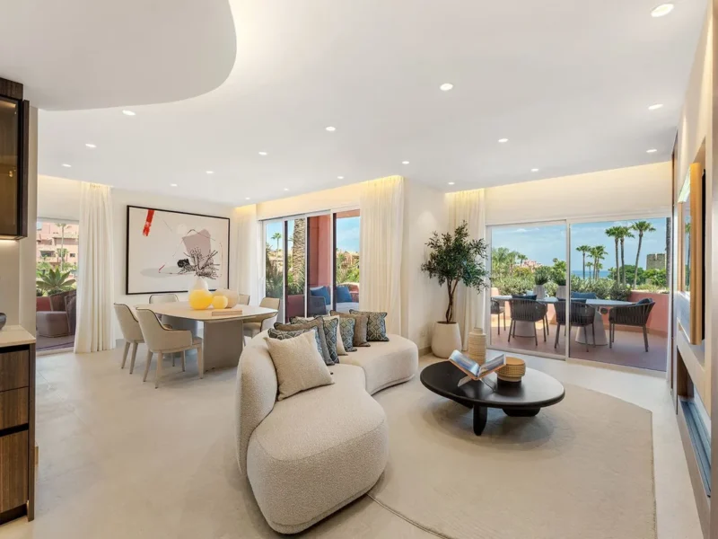 Elegante Eckwohnung mit Meerblick in Marbella an der Costa del Sol
