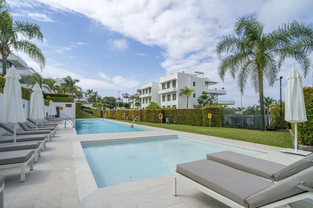 Elegantes Duplex-Penthouse mit Panoramablick in Marbella
