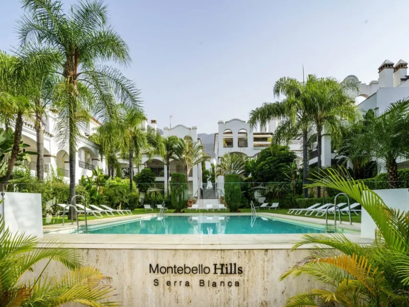 Luxuriöse Wohnung in Montebello Hills, Marbella mit Meerblick