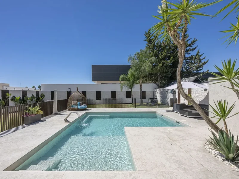 Elegante Villa in Isdabe, Costa del Sol – Nähe Strand und Luxus