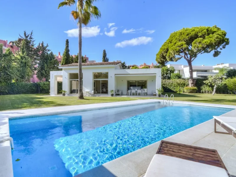 Elegante Strandvilla in Casasola, Marbella – Ihr Traumhaus wartet