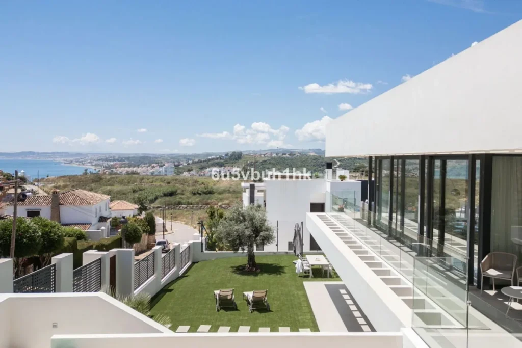 Moderne Villa in Estepona – Elegantes Wohnen an der Costa del Sol