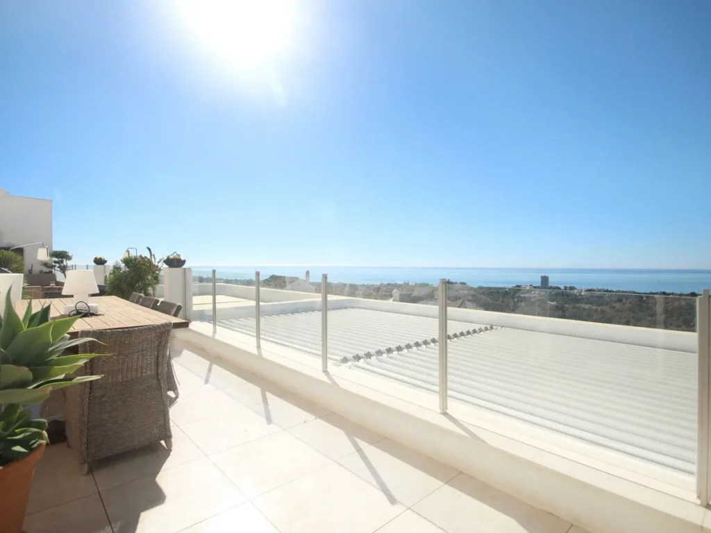 Elegantes Duplex-Penthouse mit Panoramablick in Marbella