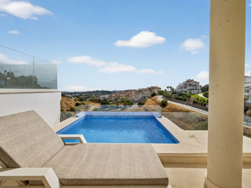 Moderne Wohnung mit Meerblick in Marbella, La Morelia