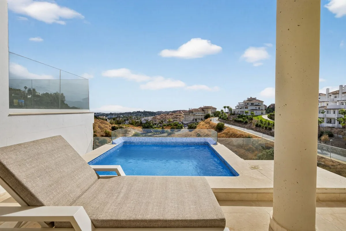 Moderne Wohnung mit Meerblick in Marbella, La Morelia