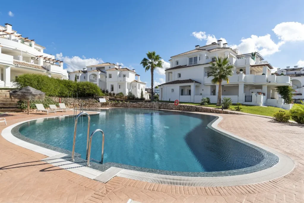 Elegante Mittelgeschoss-Wohnung in Aloha, Costa del Sol