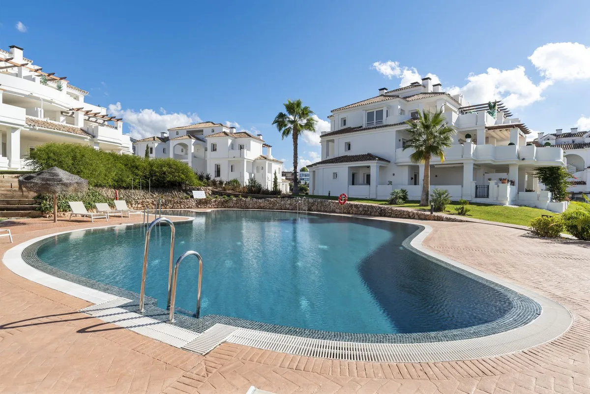 Elegante Mittelgeschoss-Wohnung in Aloha, Costa del Sol