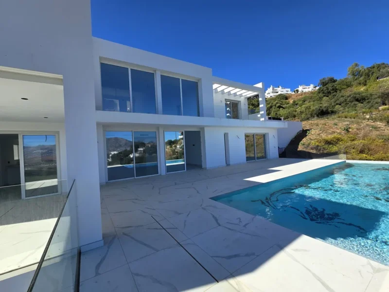 Moderne Villa in La Mairena – Exklusiver Rückzugsort in Marbella