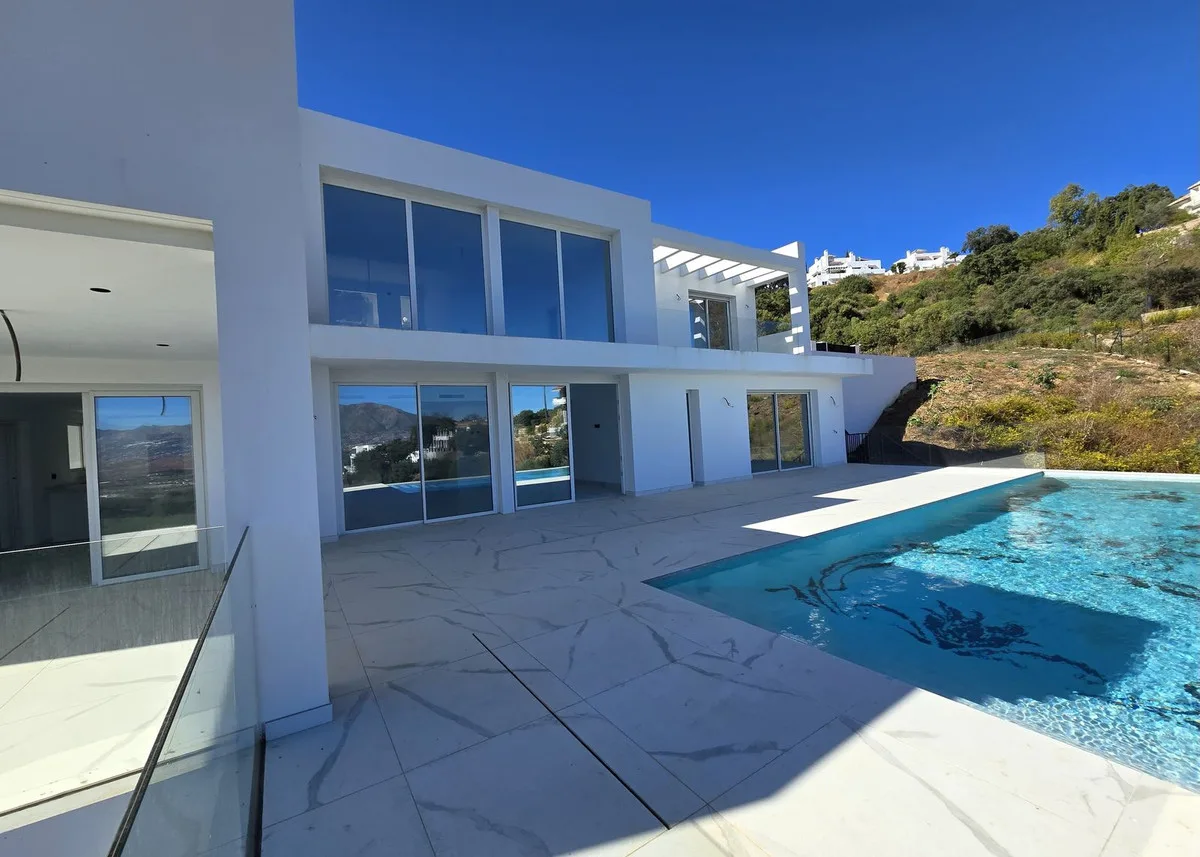 Moderne Villa in La Mairena – Exklusiver Rückzugsort in Marbella