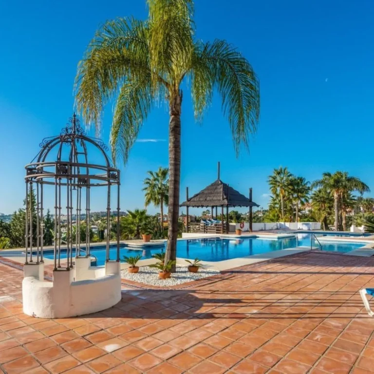 Elegante Erdgeschosswohnung in Nueva Andalucía, Marbella