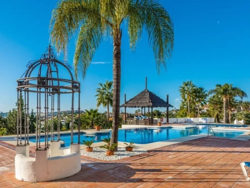 Elegante Erdgeschosswohnung in Nueva Andalucía, Marbella
