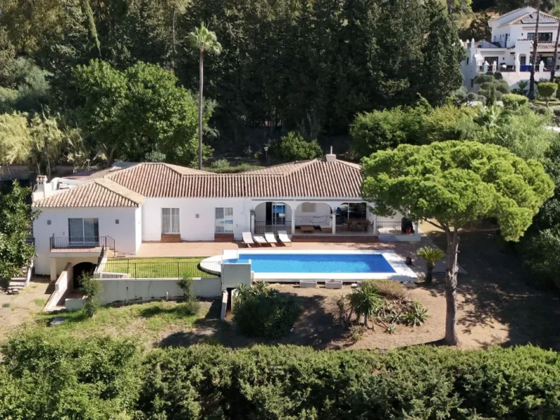 Elegante Villa im andalusischen Stil in Marbella investieren