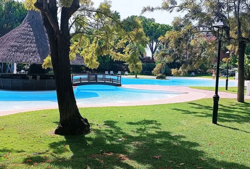 Luxuriöses Duplex-Penthouse in Guadalmina Baja nahe dem Strand