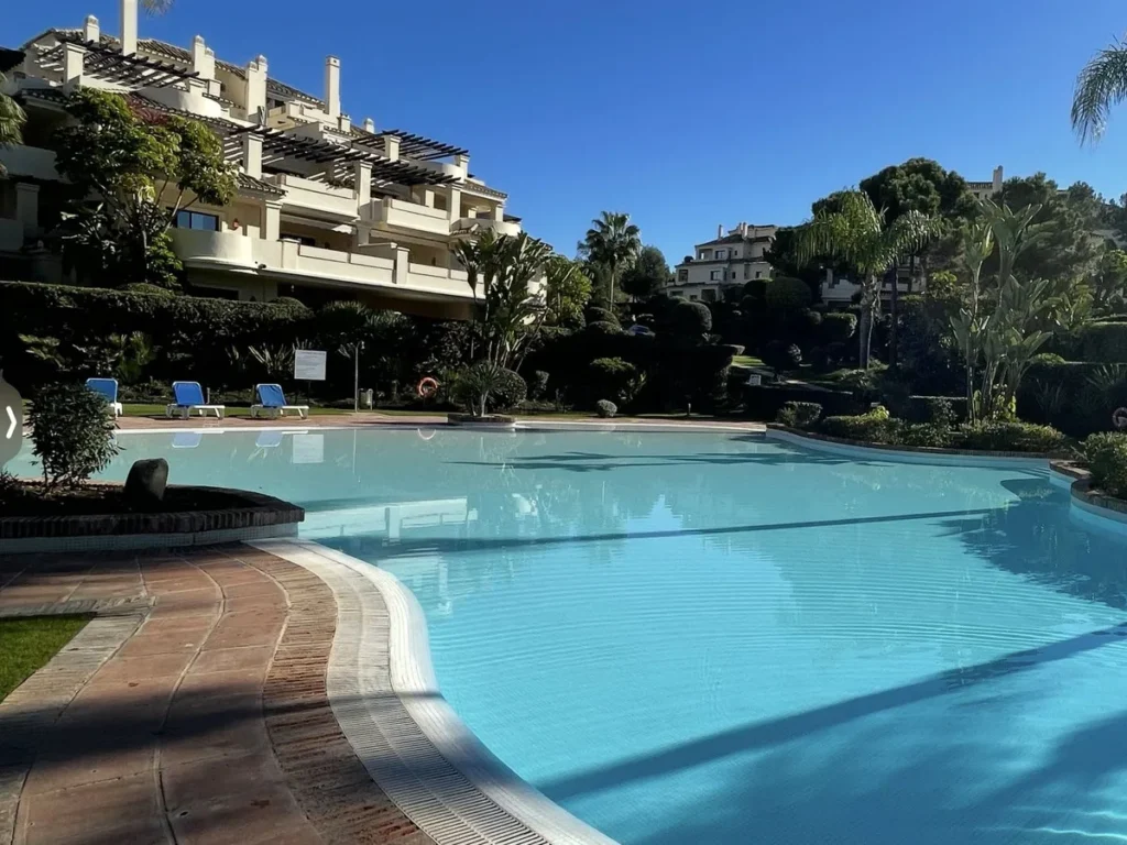 Luxuriöses Duplex-Penthouse in Benahavis mit traumhaftem Blick