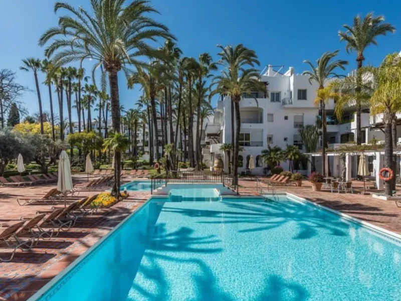 Elegantes Erdgeschossapartment in Puerto Banús, Costa del Sol
