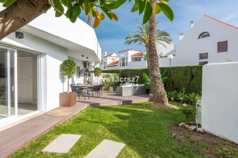 Elegantes Erdgeschoss-Appartement in Nueva Andalucía, Costa del Sol