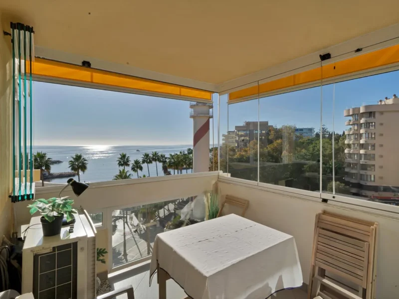 Elegantes Apartment mit Meerblick in Marbella Marina
