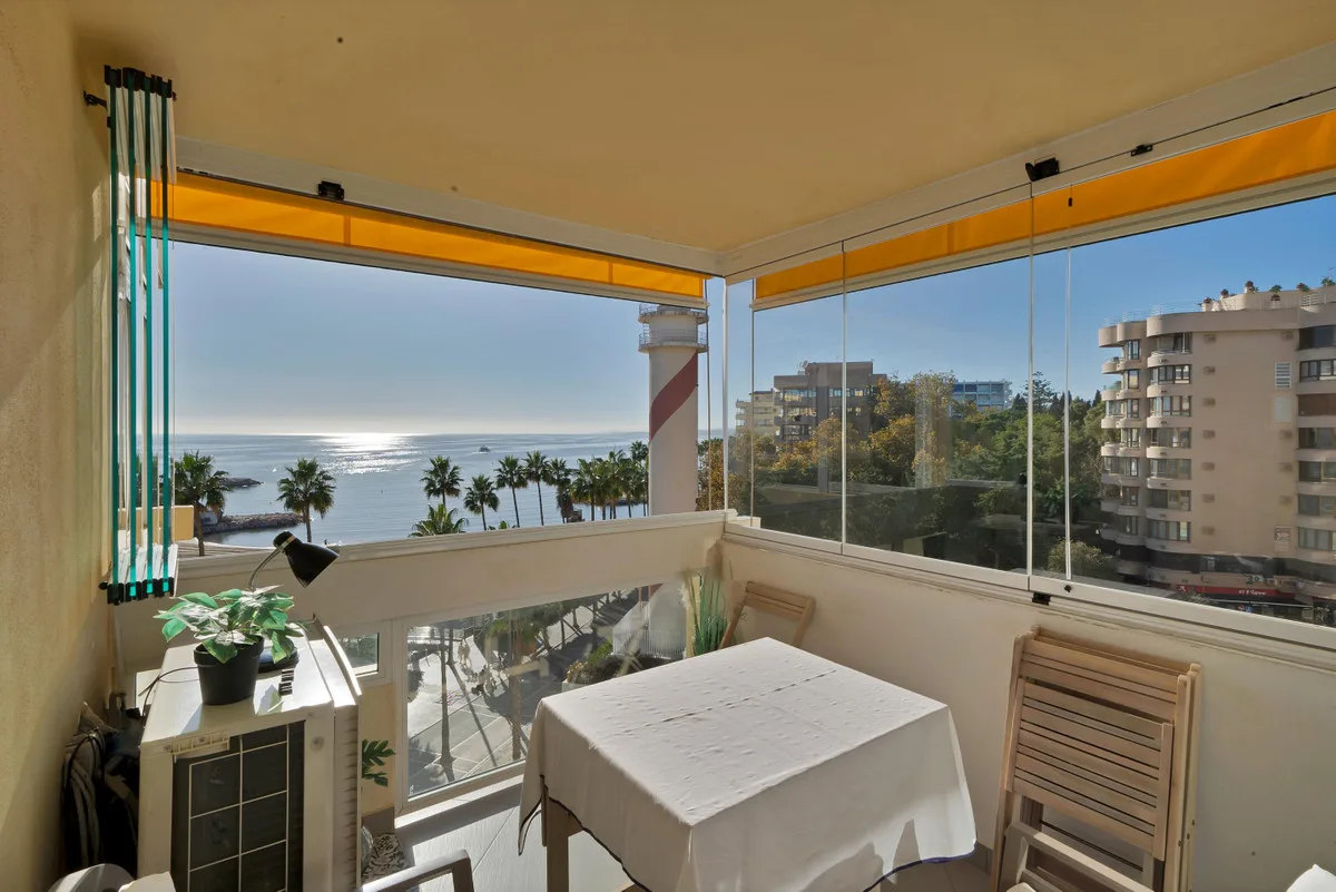Elegantes Apartment mit Meerblick in Marbella Marina