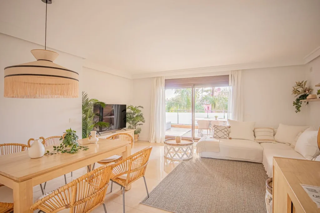 Renovierte Eigentumswohnung in Las Salinas, Costa del Sol