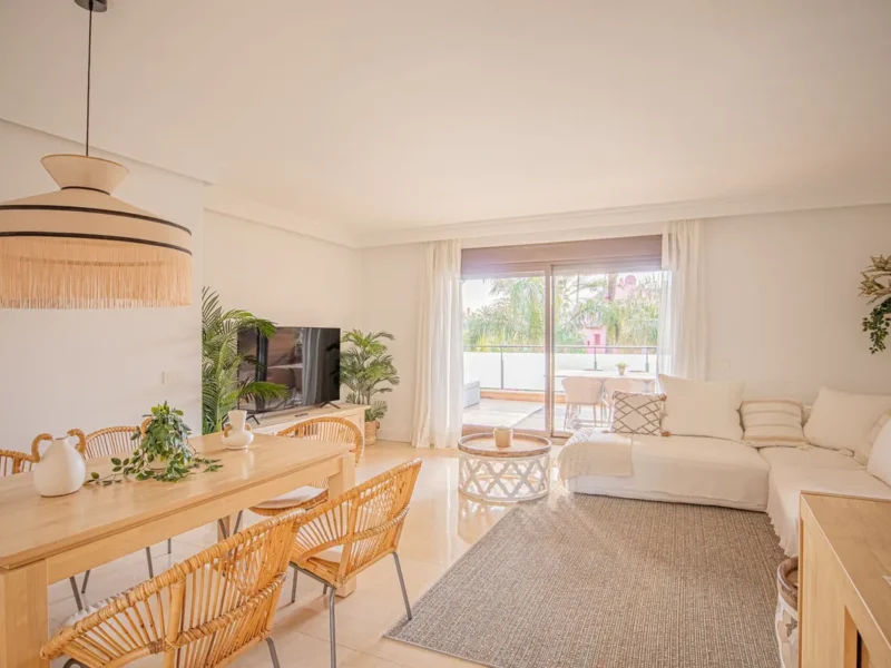 Renovierte Eigentumswohnung in Las Salinas, Costa del Sol