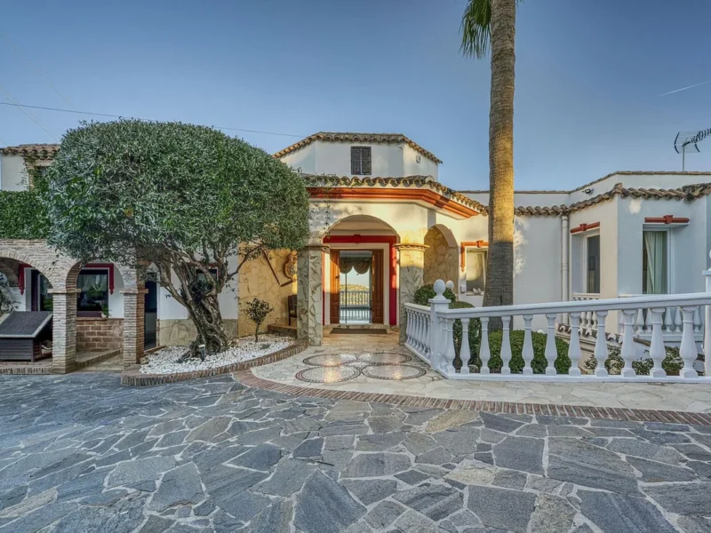Exklusive Villa mit Boutique-Aparthotel-Potenzial in Marbella