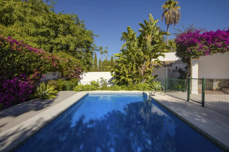 Elegante Villa in Guadalmina Alta – Andalusischer Charme trifft modernes Design