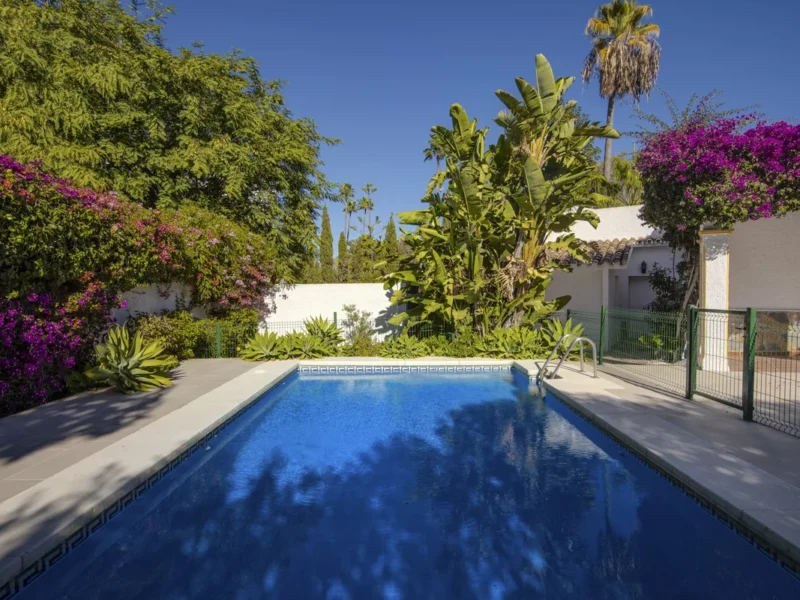 Elegante Villa in Guadalmina Alta – Andalusischer Charme trifft modernes Design