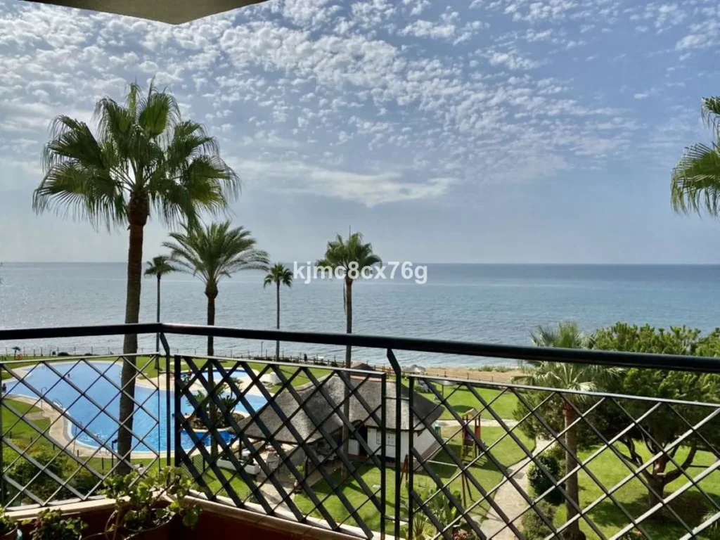 Moderne Strandwohnung in Marbella – Costa del Sol Juwel