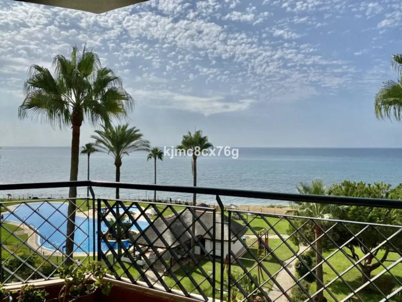 Moderne Strandwohnung in Marbella – Costa del Sol Juwel
