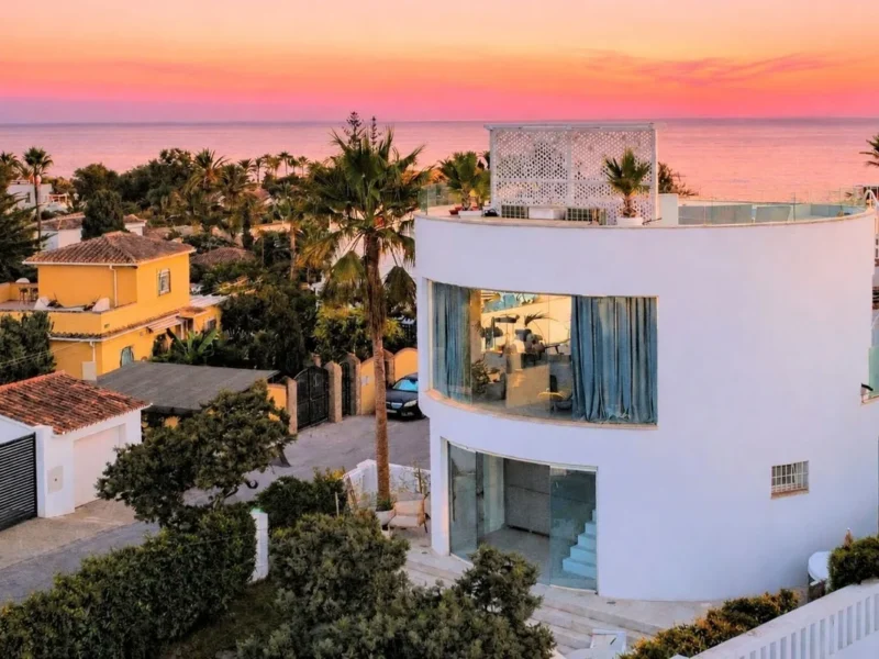 Elegante Villa in Marbesa: Mediterraner Traum an der Costa del Sol