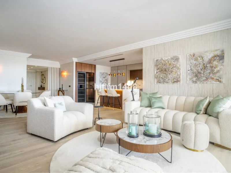 Moderne Wohnung mit Meerblick in Nueva Andalucía an der Costa del Sol