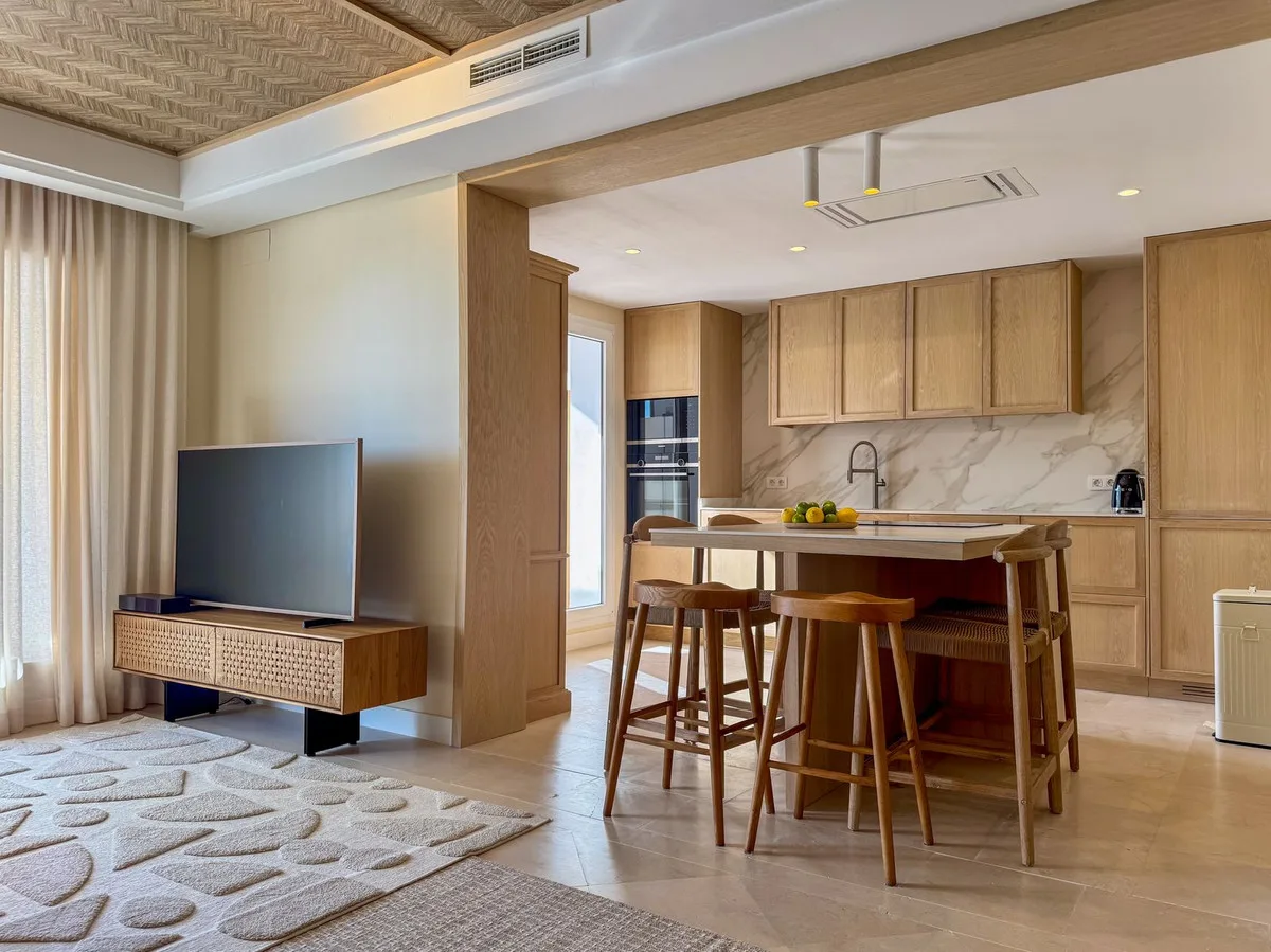 Elegantes Apartment mit Meerblick in Nueva Andalucía, Marbella