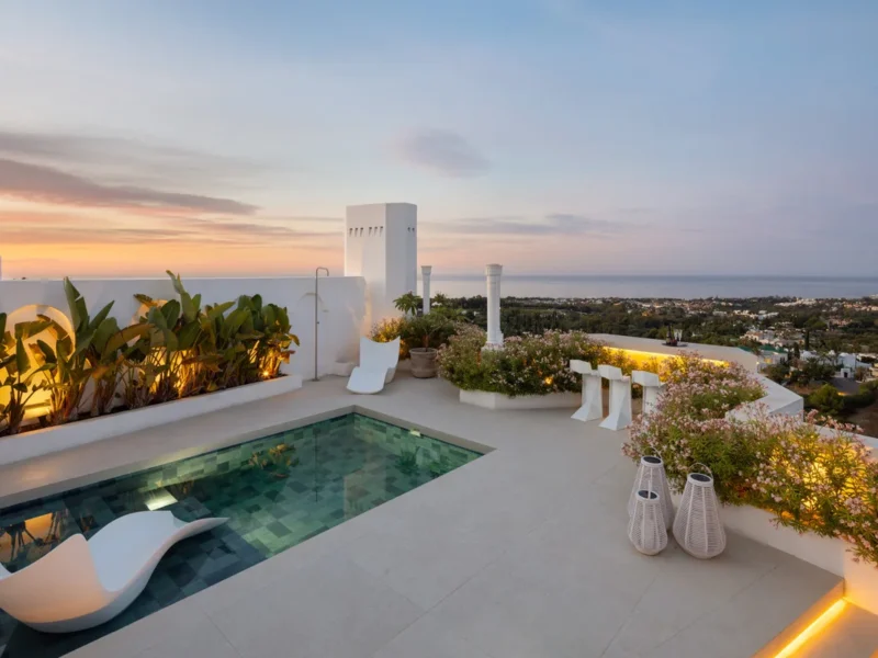 Elegantes Duplex-Penthouse mit Meerblick in Marbella Hills